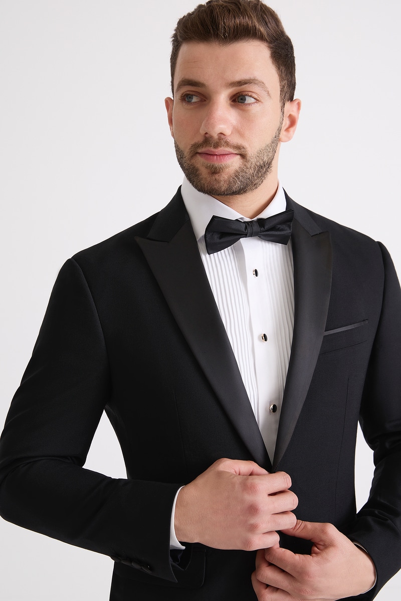 Black Tuxedo Peak Lapel